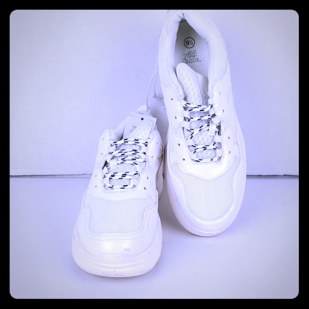 NWT Wild Fable Womens Sneakers White